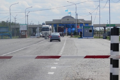 Казахстан на год отменил запрет на перецепку/перегрузку